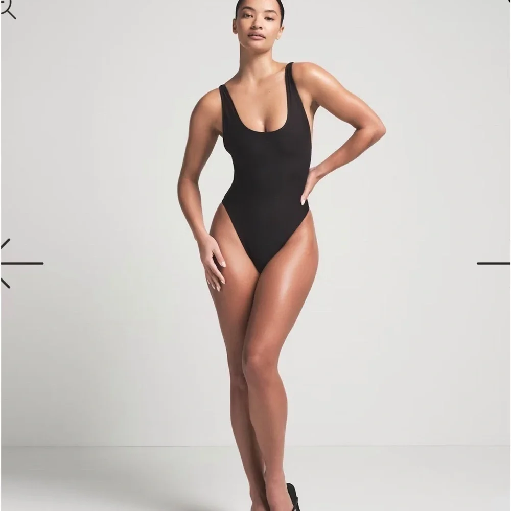 NWT SKIMS SCOOP NECK ONE PIECE, In Onyx size 3X